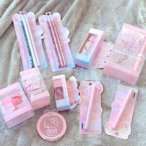 Hello Kitty 50th x Wet n Wild 10 Pcs Eyeliner Lip Mask Lip Oil Sponge Mascara